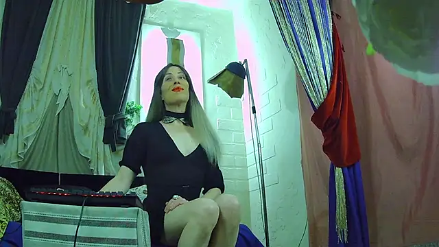 Mary Loon online show from 23, 11, 2025