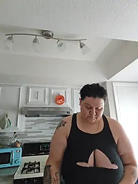 Snapshot of DevilDahm chatting on 3, 11, 2025 DevilDahm online show from 3, 11, 2025