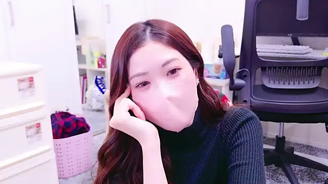 Snapshot of oxo_yuna_oxo chatting on 11, 1, 2025 oxo yuna oxo online show from 11, 1, 2025