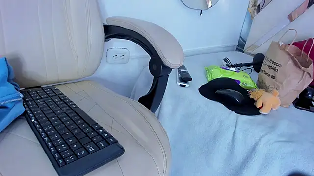 ninaht online show from 18, 10, 2025