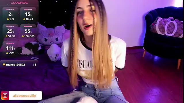 Snapshot of Alice_woodville chatting on 28, 12, 2024 Alice woodville online show from 28, 12, 2024