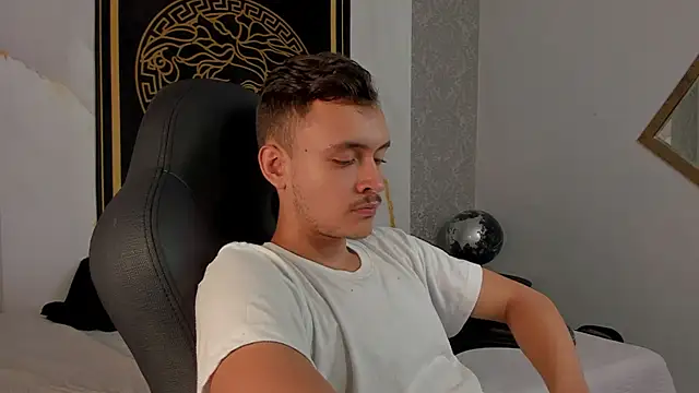 Desmon Clark online show from 24, 2, 2025