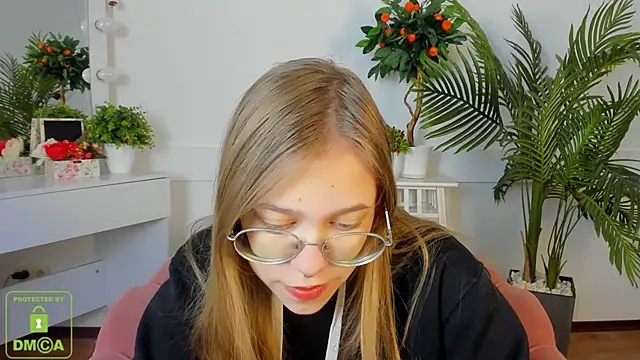 LayriantaVee online show from 12, 10, 2025