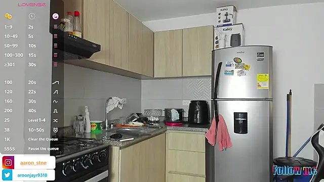 Aaron ST online show from 15, 4, 2026