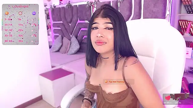 AliceWalker 11 online show from 20, 3, 2025