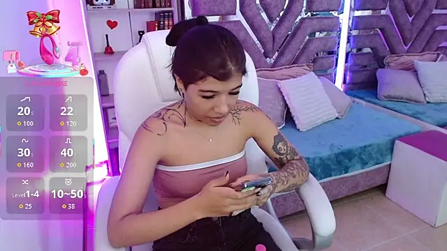 AliceWalker 11 online show from 23, 11, 2025