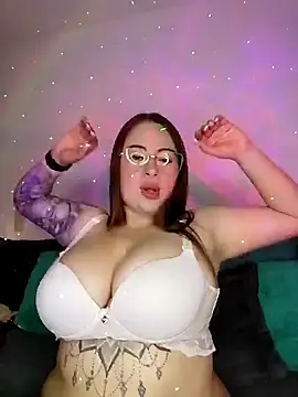Snapshot of soofy__ chatting on 9, 10, 2025 soofy online show from 9, 10, 2025