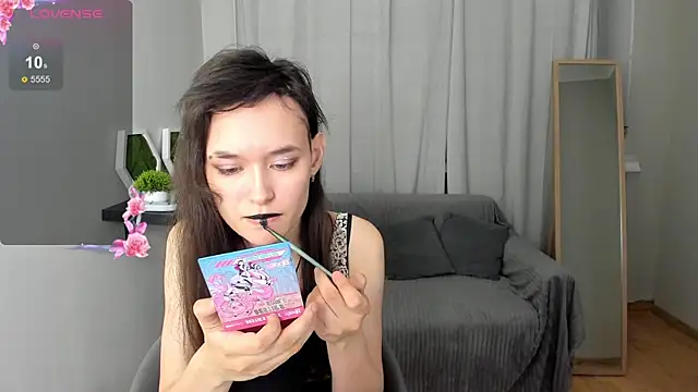 Snapshot of Emily_Strikeee chatting on 4, 12, 2024 Emily Strikeee online show from 4, 12, 2024