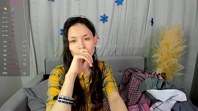 Snapshot of Emily_Strikeee chatting on 15, 12, 2024 Emily Strikeee online show from 15, 12, 2024