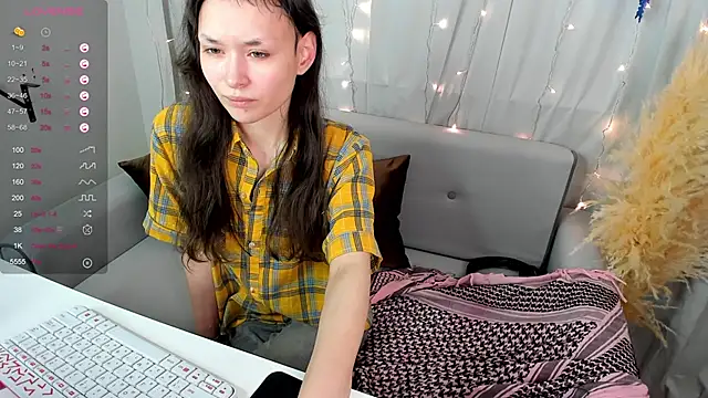 Snapshot of Emily_Strikeee chatting on 19, 12, 2024 Emily Strikeee online show from 19, 12, 2024