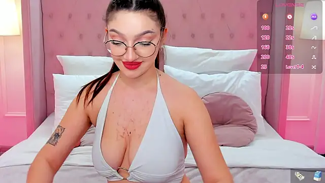 Snapshot of GiaCale chatting on 12, 3, 2025 GiaCale online show from 12, 3, 2025