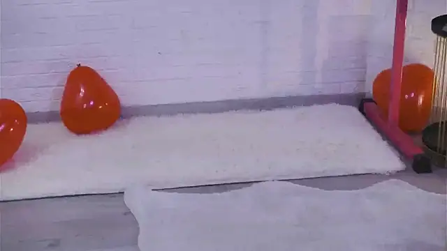 lylylovesyou online show from 10, 2, 2025