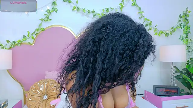 NahiaraReina online show from 19, 11, 2025