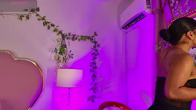 Snapshot of NahiaraReina chatting on 23, 5, 2026 NahiaraReina online show from 23, 5, 2026