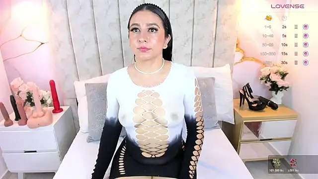 LauraSmith-01 online show from 17, 12, 2025