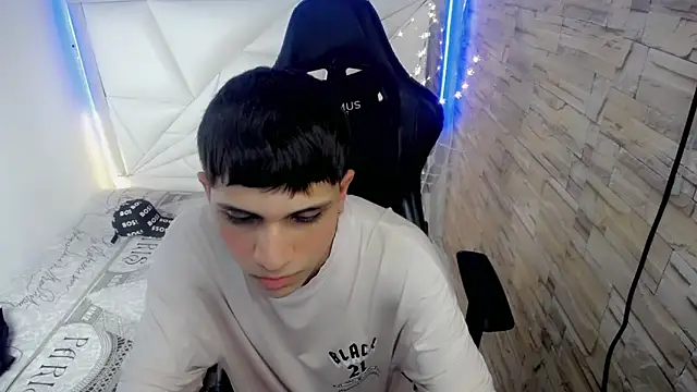 Brayan lopezz online show from 4, 12, 2024