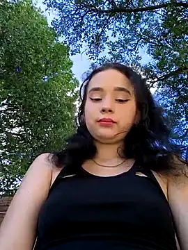 sweet outdoor charm online show from 1, 11, 2025