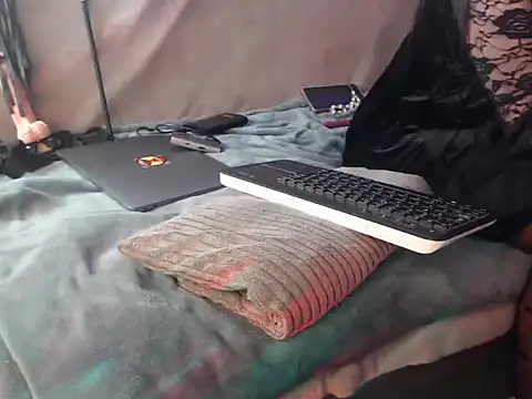 Snapshot of GoddessMonicaNylon chatting on 10, 10, 2025 GoddessMonicaNylon online show from 10, 10, 2025