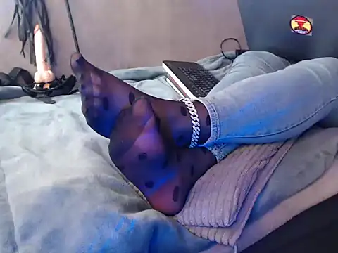 Snapshot of GoddessMonicaNylon chatting on 31, 10, 2025 GoddessMonicaNylon online show from 31, 10, 2025