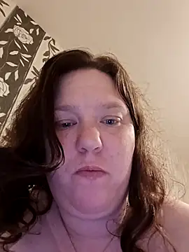 Snapshot of CurvyMilf1992 chatting on 10, 10, 2025 CurvyMilf1992 online show from 10, 10, 2025
