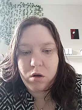 Snapshot of CurvyMilf1992 chatting on 15, 10, 2025 CurvyMilf1992 online show from 15, 10, 2025