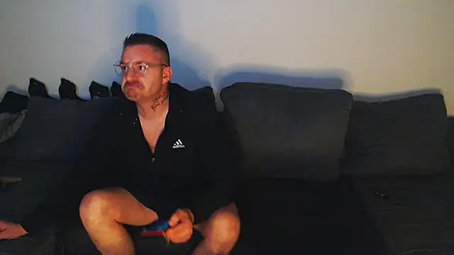Snapshot of DevilsAngel13 chatting on 4, 2, 2025 DevilsAngel13 online show from 4, 2, 2025