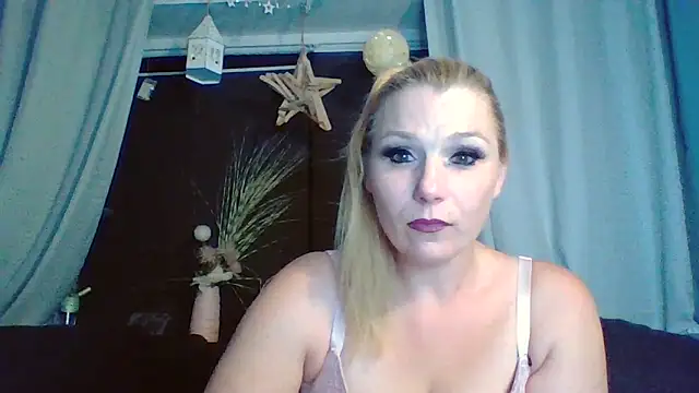 Snapshot of DevilsAngel13 chatting on 16, 9, 2025 DevilsAngel13 online show from 16, 9, 2025