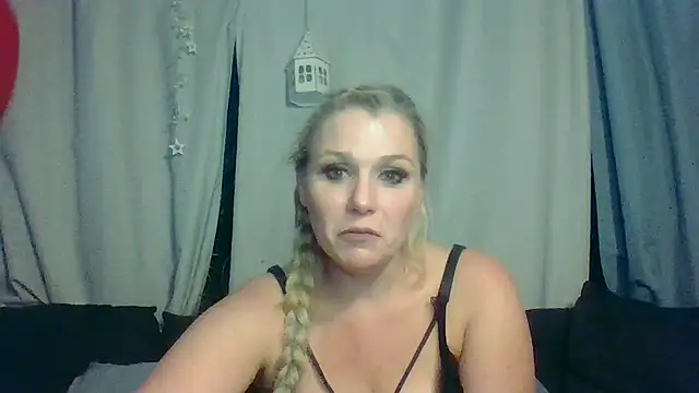 Snapshot of DevilsAngel13 chatting on 7, 10, 2025 DevilsAngel13 online show from 7, 10, 2025