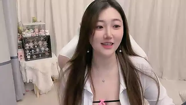 Snapshot of Stars_Elyn chatting on 4, 12, 2024 Stars Elyn online show from 4, 12, 2024