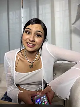 Hilary pinkk online show from 17, 1, 2025