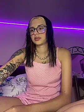 Hilary pinkk online show from 5, 3, 2025