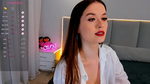 Snapshot of Emeli_Love chatting on 4, 1, 2025 Emeli Love online show from 4, 1, 2025
