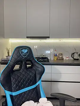 CurlyLara online show from 6, 3, 2026