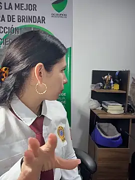 Snapshot of Alysson-- chatting on 25, 5, 2026 Alysson-- online show from 25, 5, 2026