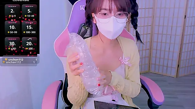 Snapshot of desiregirl69 chatting on 22, 1, 2025 desiregirl69 online show from 22, 1, 2025