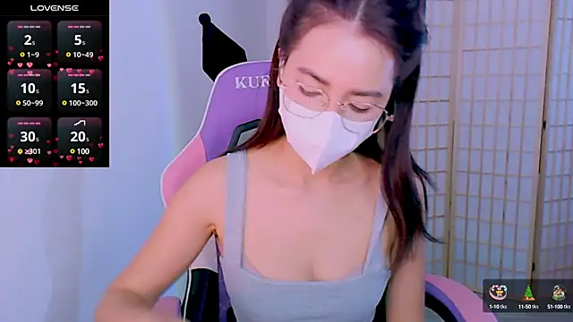 Snapshot of desiregirl69 chatting on 5, 2, 2025 desiregirl69 online show from 5, 2, 2025