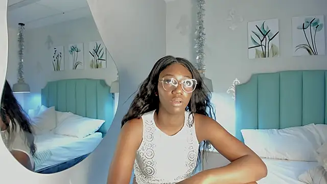 Snapshot of Khenta_Michells chatting on 6, 2, 2025 Khenta Michells online show from 6, 2, 2025