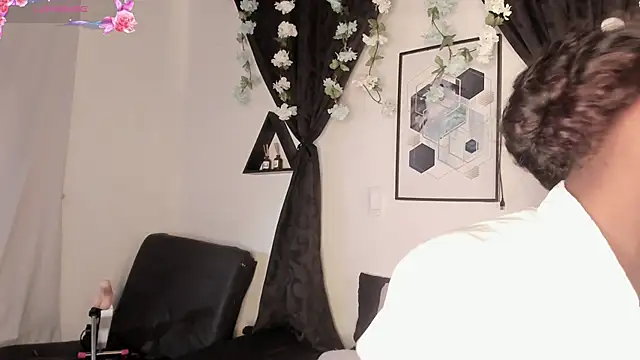 Snapshot of Khenta_Michells chatting on 30, 4, 2026 Khenta Michells online show from 30, 4, 2026
