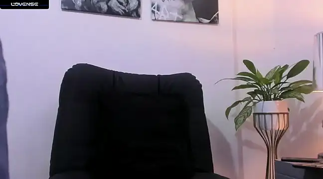 Snapshot of CruzVega chatting on 8, 1, 2025 CruzVega online show from 8, 1, 2025