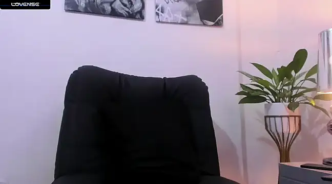 Snapshot of CruzVega chatting on 10, 1, 2025 CruzVega online show from 10, 1, 2025