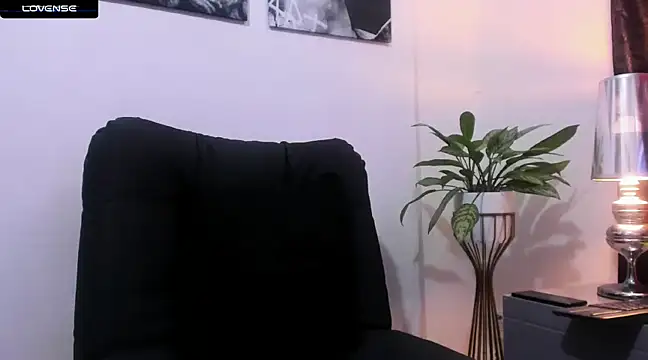 Snapshot of CruzVega chatting on 18, 2, 2025 CruzVega online show from 18, 2, 2025