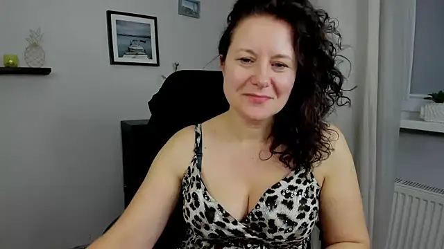 Snapshot of OLIVIA_lux chatting on 11, 1, 2025 OLIVIA lux online show from 11, 1, 2025