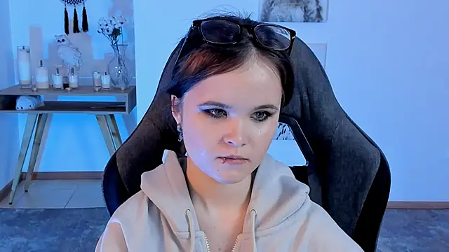 Elainebeness online show from 4, 2, 2025