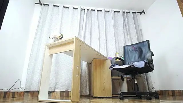 Kathleen Rodriguez online show from 28, 11, 2025