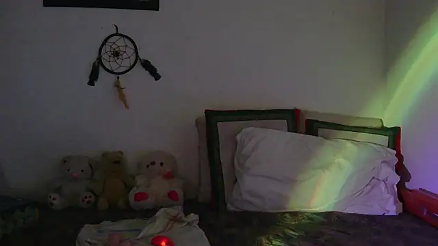 Snapshot of Miss_oliviaa chatting on 4, 3, 2025 Miss oliviaa online show from 4, 3, 2025