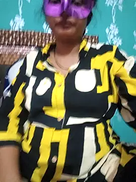 Snapshot of bigtitsqueen chatting on 11, 10, 2025 bigtitsqueen online show from 11, 10, 2025