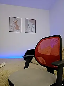 VictoriaEvaans  online show from 1, 3, 2025