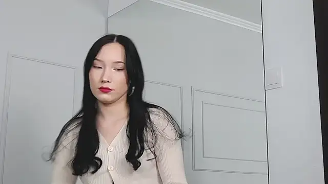 LeilaLow online show from 25, 12, 2024