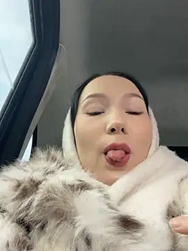 LeilaLow online show from 16, 2, 2025