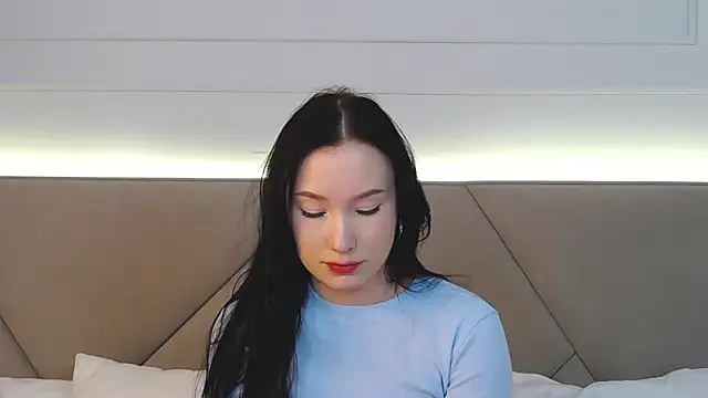 LeilaLow online show from 25, 2, 2025